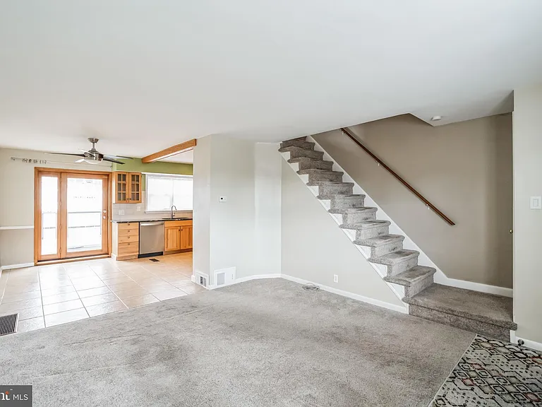 3631 Winona St — Photo 5
