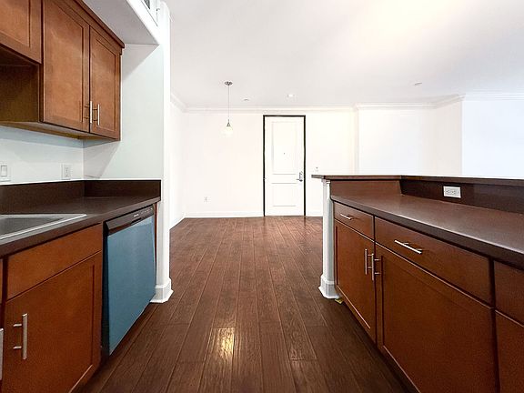 4th image of 4112 Whitsett Ave Unit 103