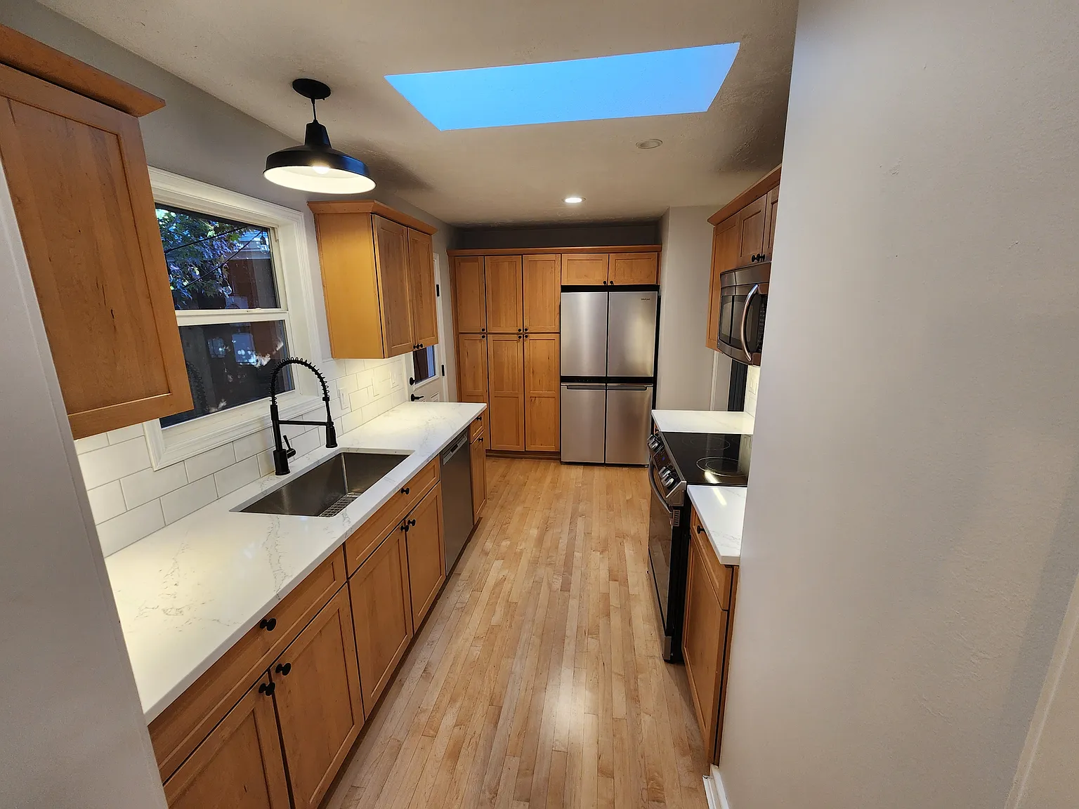3 bed, 904 sqft, $2,200 — Photo 3
