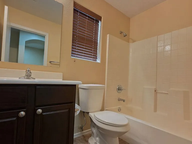 7805 S 48th Ln — Photo 9