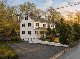 8 Emmerson St, Bedford, NS B4A1V7