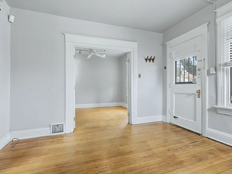 1121 E 6th Ave — Photo 9