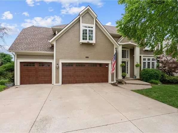 5828 NE Coral Dr, Lees Summit, MO 64064