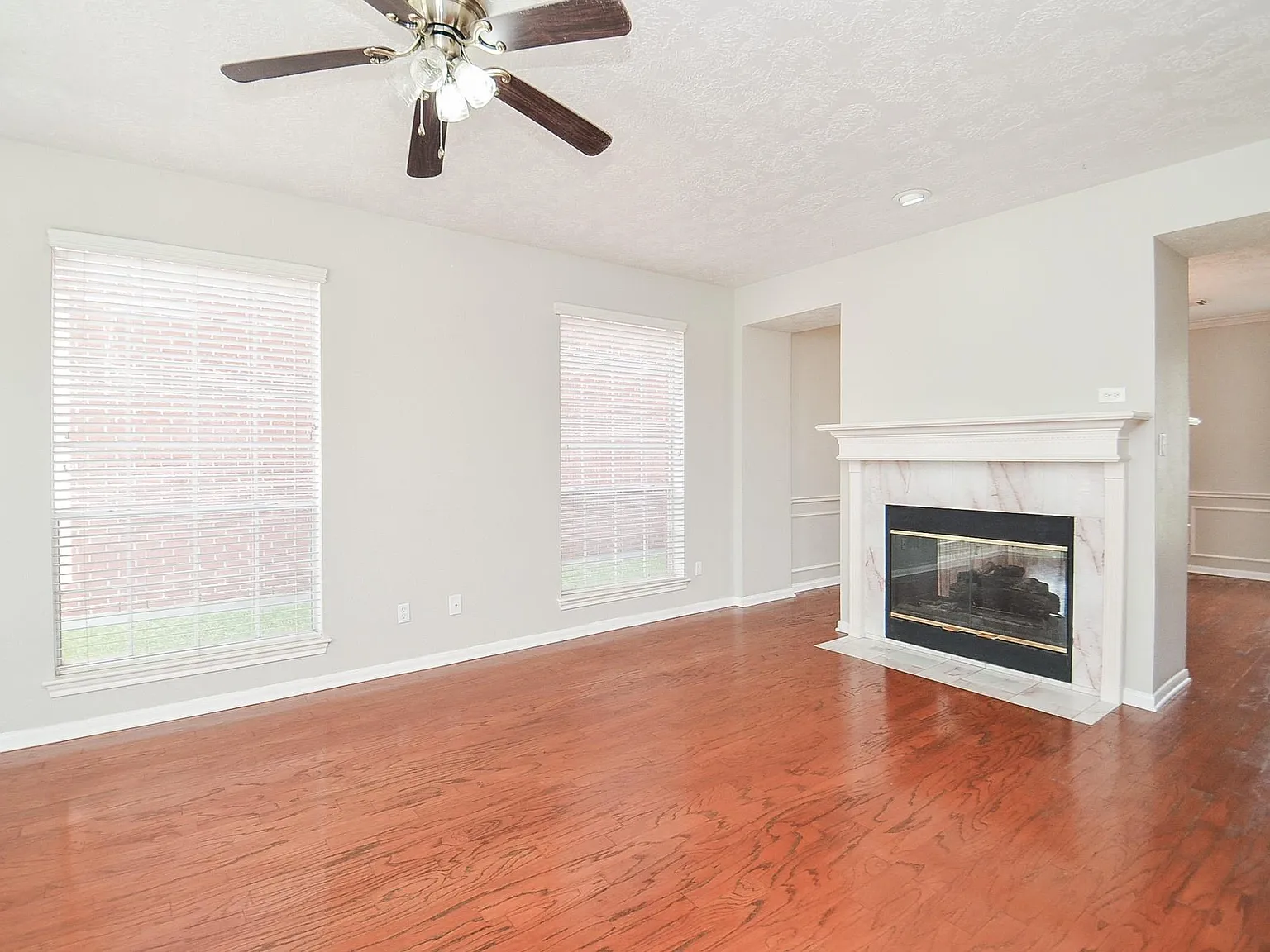 3 bed, 2.5 bath, 2295 sqft, $2,100 — Photo 3