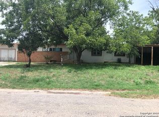 605 E Rio Grande St, Pearsall, TX 78061