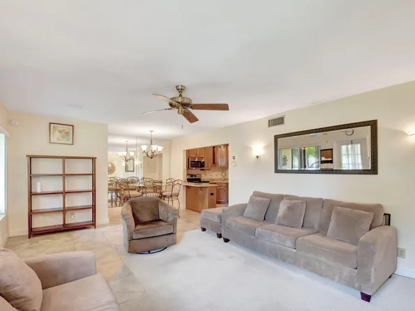 302 Pine Ridge Circle #B-2, Greenacres, FL 33463