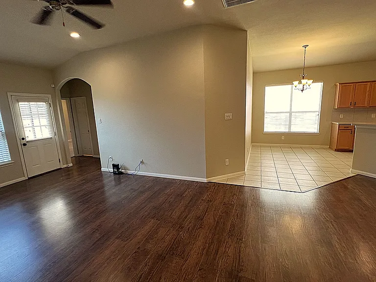 7031 Windy Run Ct — Photo 12
