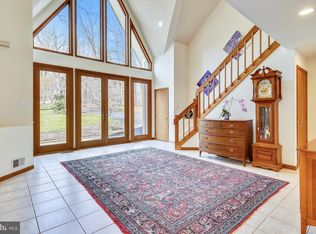 11201 Raehn Ct, Great Falls, VA 22066