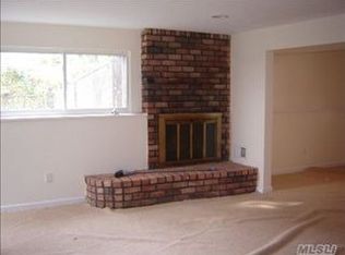 188 S Plaisted Ave, Smithtown, NY 11788