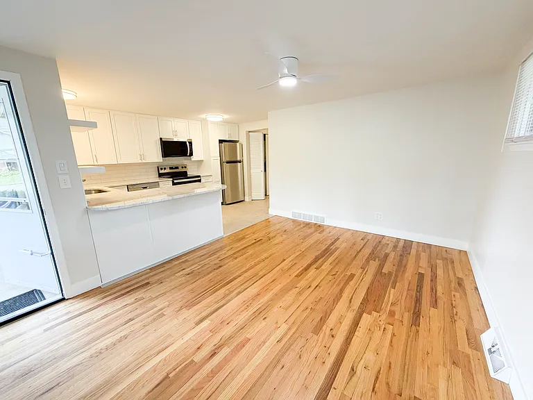 808-810 Apple Ct #808 — Photo 6