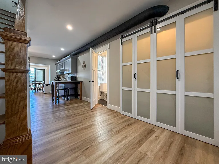 521 Locust St — Photo 9