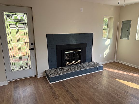 4th image of 29 Chantilly Dr Unit B