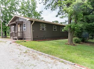 1818 Columbia Quarry Rd, Columbia, IL