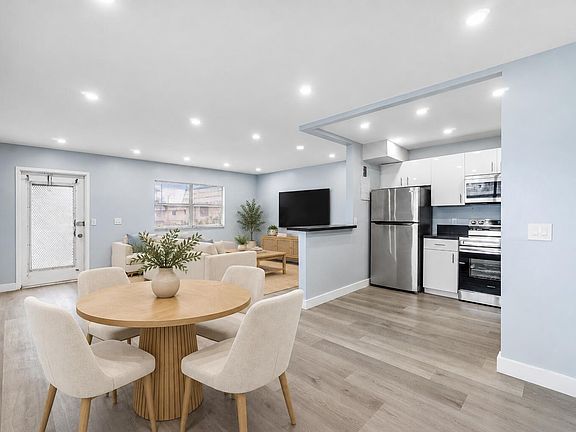 2nd image of 171 Monaco Way