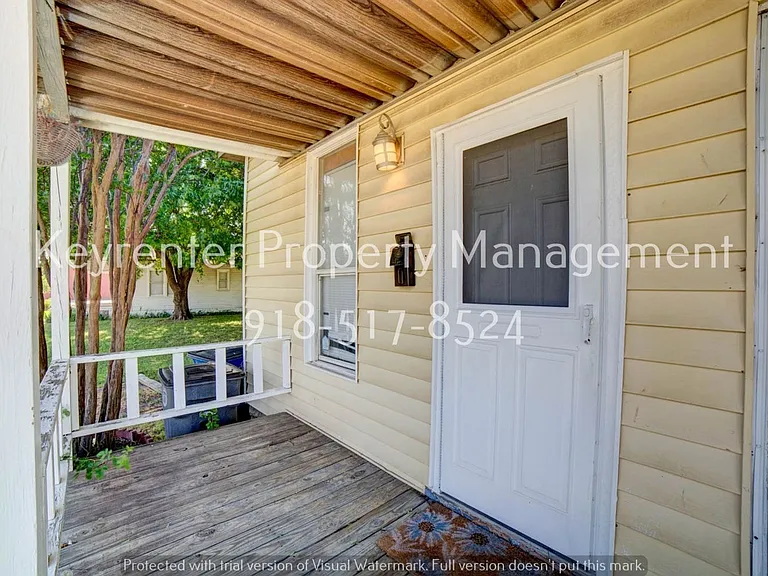 E 4th Street Duplex — Photo 6