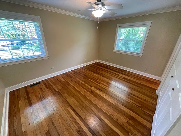 105 Norman Ln — Photo 11