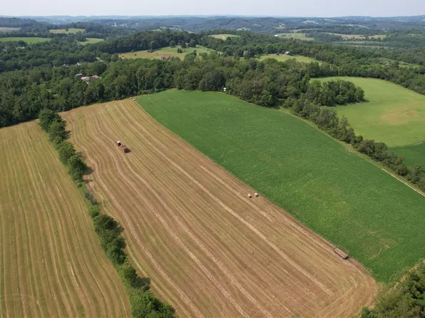 213 Turnpike Rd, Mount Pleasant, PA 15666
