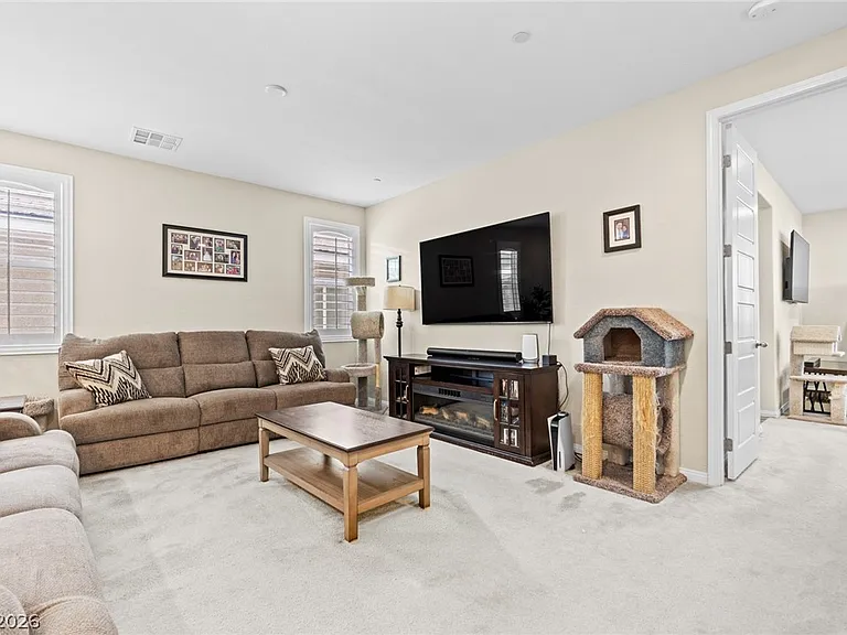664 Sostenuto St — Photo 14