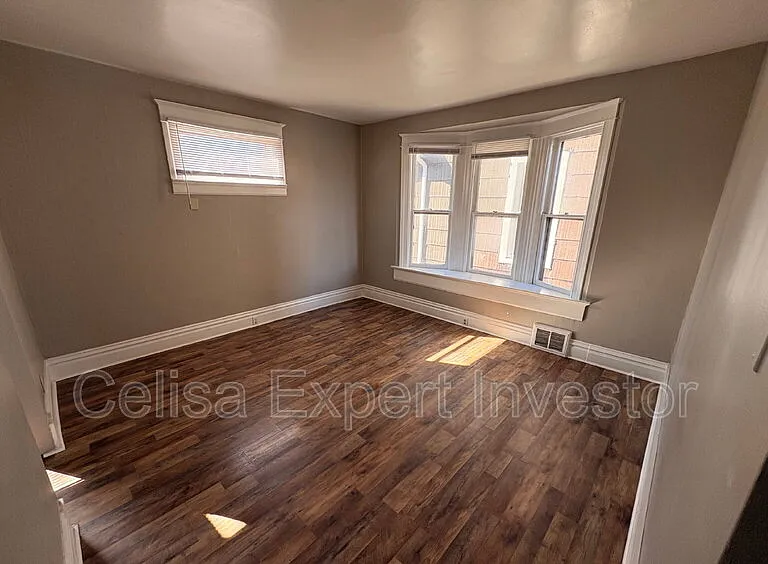 1441 Wall St — Photo 3