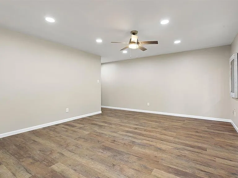 1905 Farnswood Dr — Photo 11