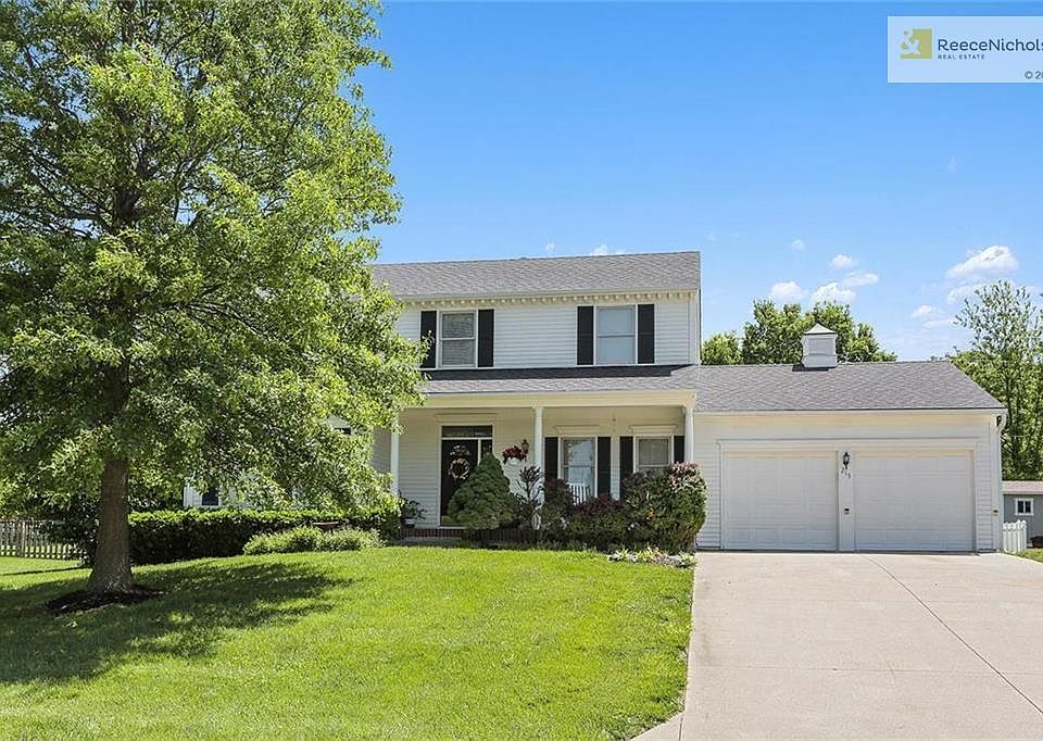 Beautiful Two Story on large lot. Four Bedrooms, Three 1/2 baths!  Finished down.