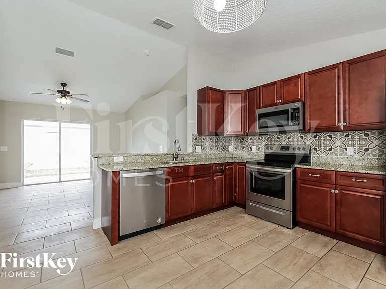 1031 Heron Ct — Photo 6