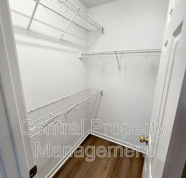 303 Rexford Dr — Photo 11