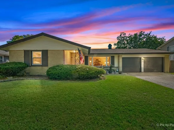 43 Grange Rd, Elk Grove Village, IL 60007