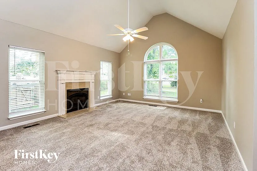 3 bed, 2.0 bath, 1584 sqft, $1,830 — Photo 3