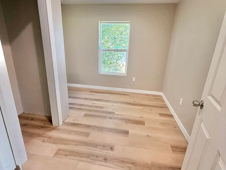 426 S 1st Ave — Photo 4