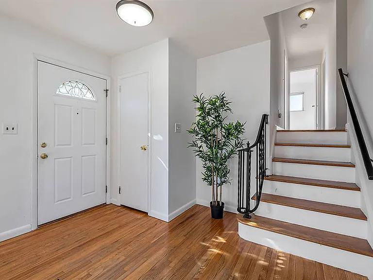 63 Susan Dr — Photo 12