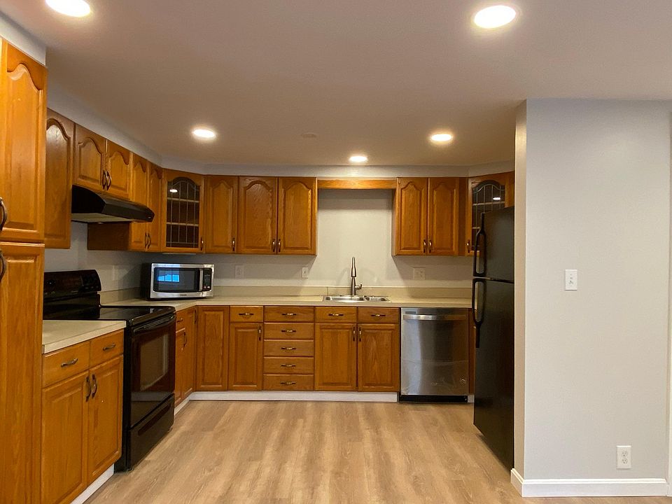 1st image of 117 Holten St Floor 1