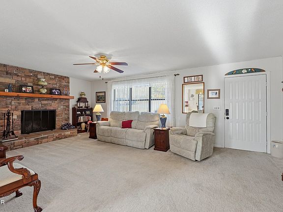 3rd image of 728 Schneider Ln