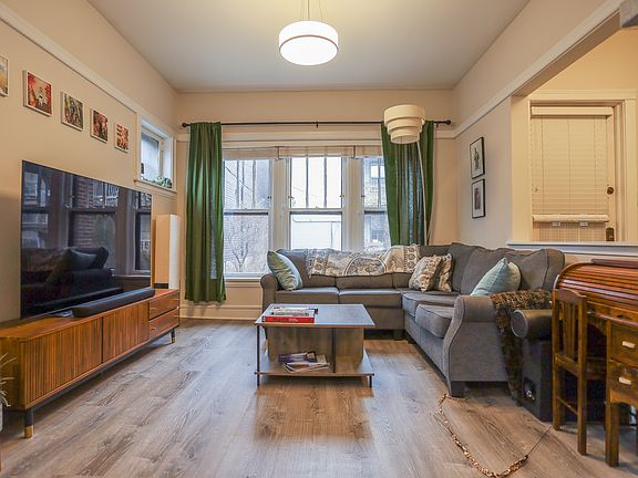 5th image of 3817 N Lakewood Ave #1