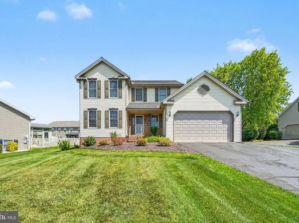 1140 Woodridge Dr, Middletown, PA 17057