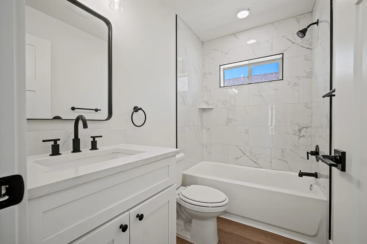 Building Photo - 2233 Jefferson Ave #1