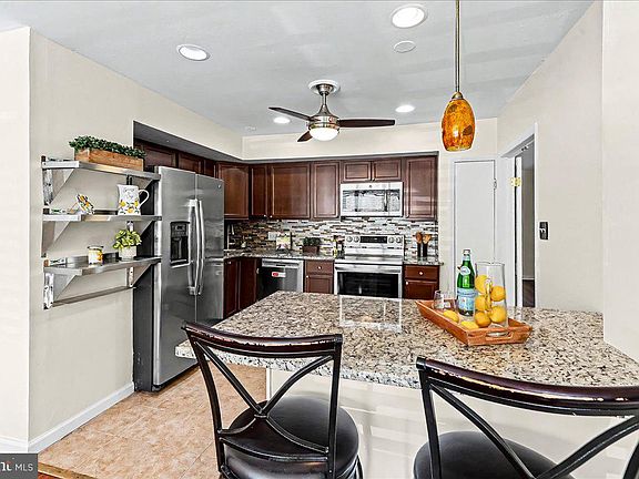 4th image of 11 West Ct #11