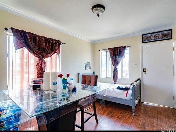 4th image of 707 W 70th St