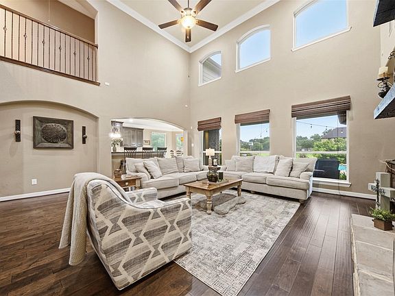 4th image of 3926 Crystal Cascade Ln