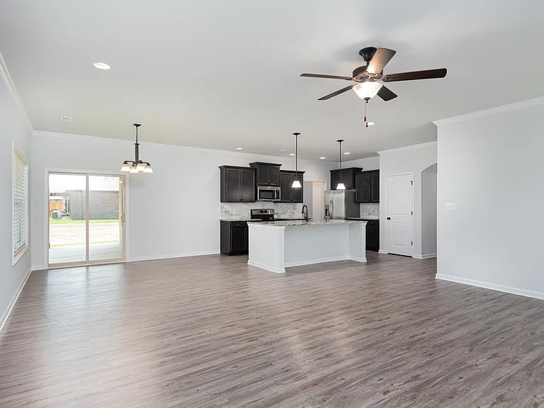 102 Sherwin Ave — Photo 4