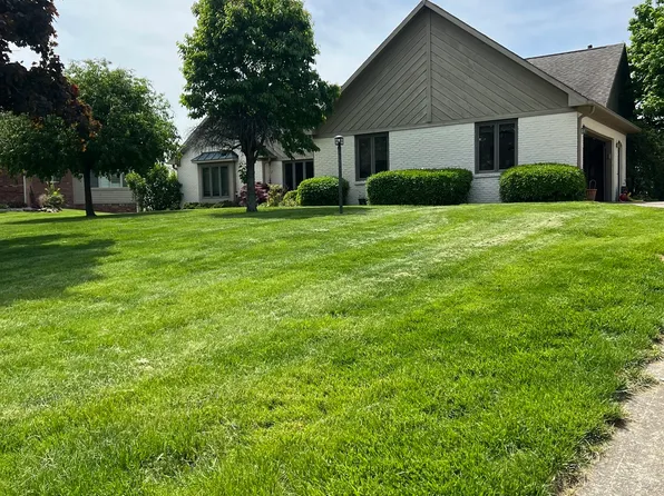 2407 Overlook Dr, Shelbyville, IN 46176