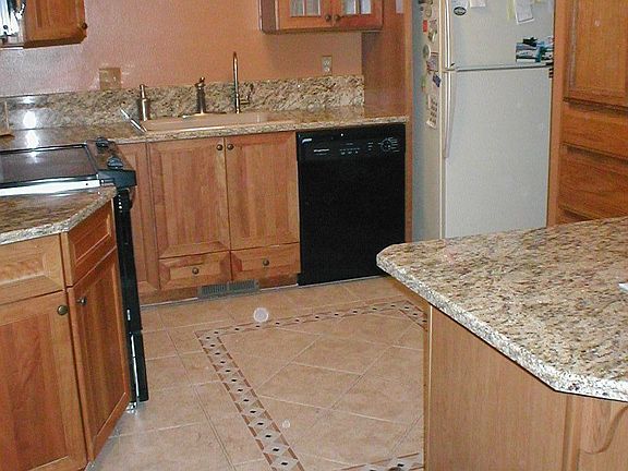 Kitchen-Tile floor