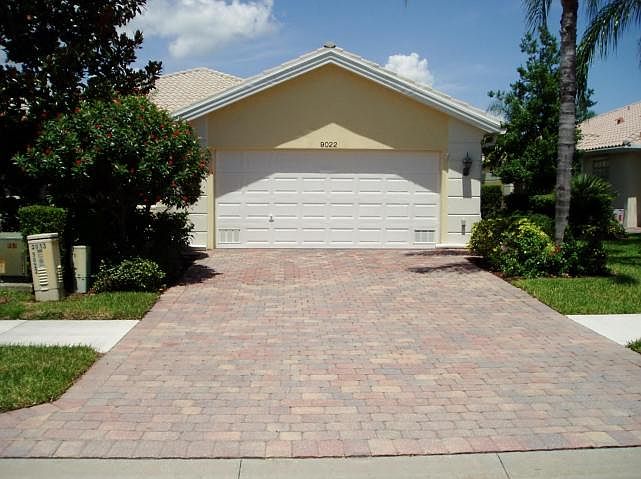 1st image of 9022 SE Retreat Dr