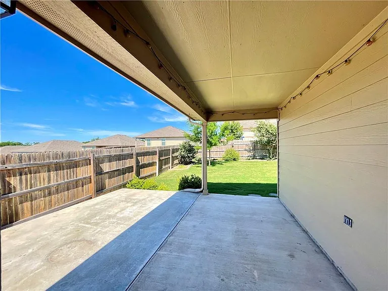115 Leona River Trl — Photo 18