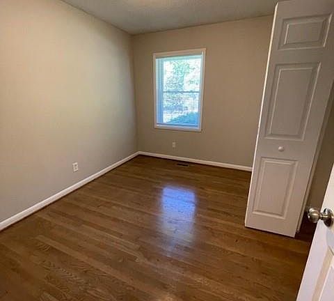 5th image of 615 Tompkins Ct