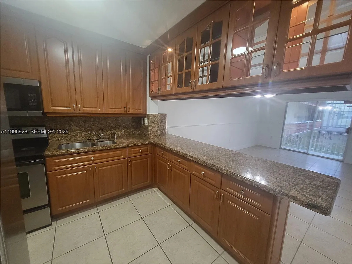 Building Photo - 1275 W 35th St #29B