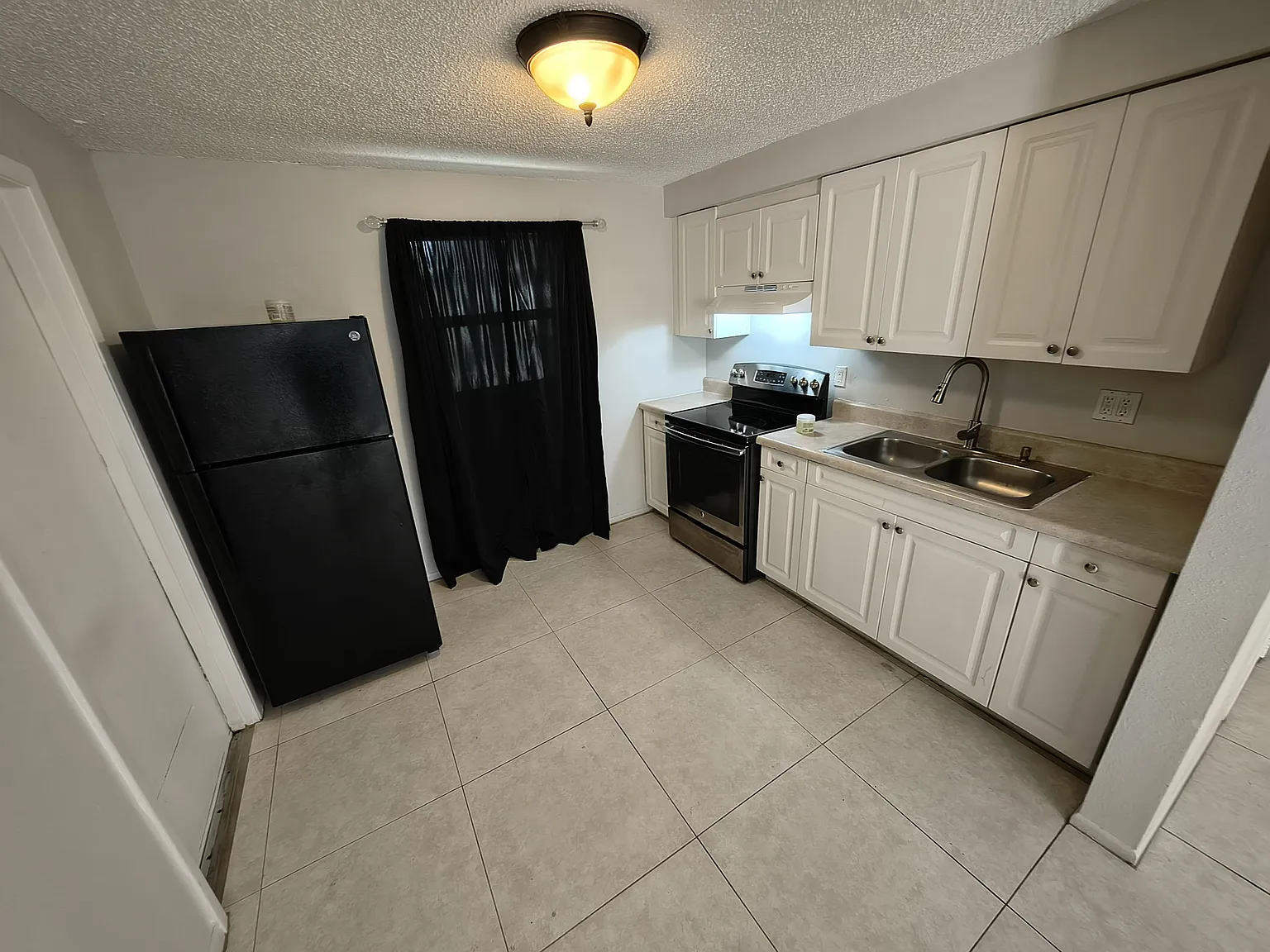 561 Laura Lane - 1 — Photo 3