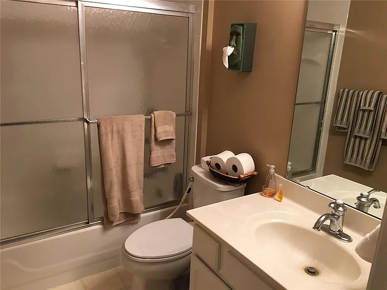 209 Faulkner Ct — Photo 8