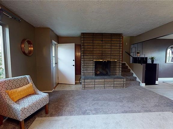3rd image of 1726 Colton Blvd