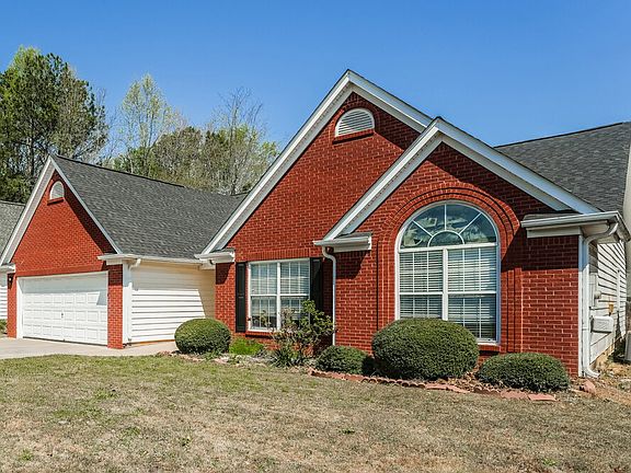 3rd image of 920 Glen Oaks Ln